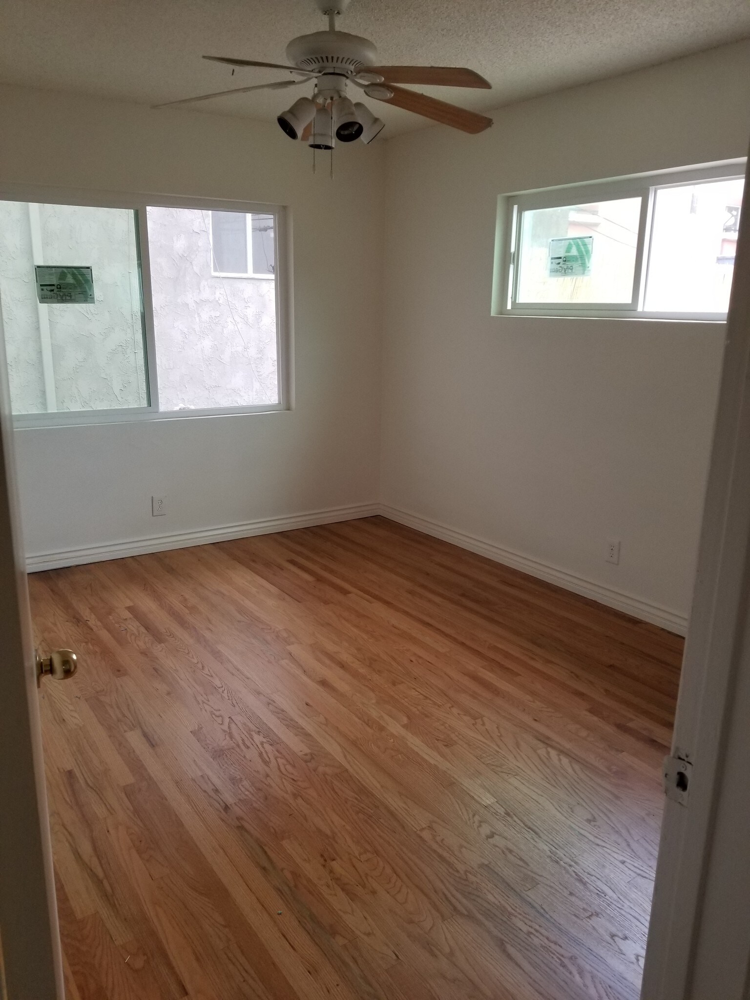 bedroom - 1230 S Barrington Ave