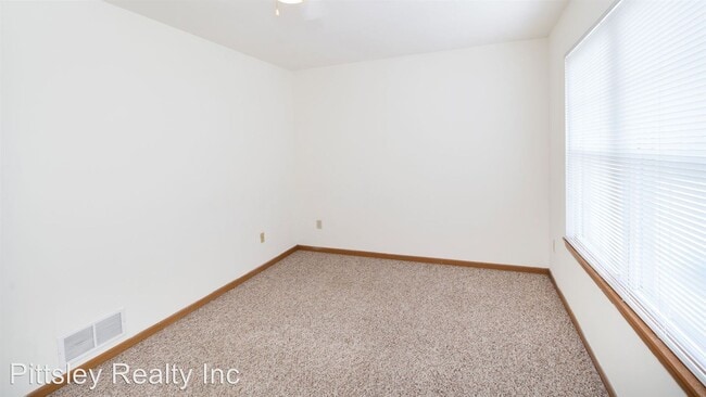 Building Photo - 4 br, 2.5 bath Apartment - 806 Fotis Drive