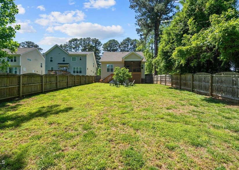 Building Photo - 151 Pineland Cir