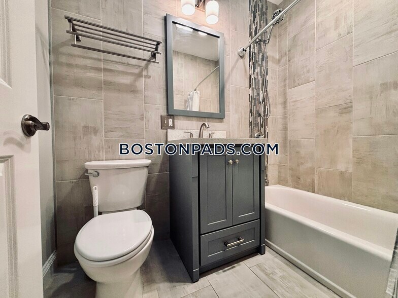 Building Photo - 799 E 4th St