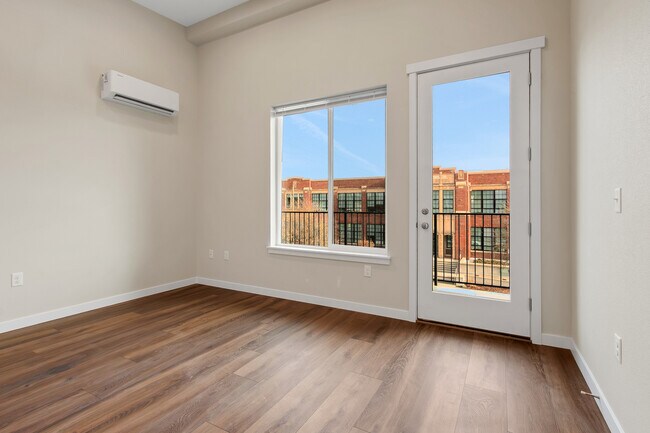 Building Photo - 2108 S J St