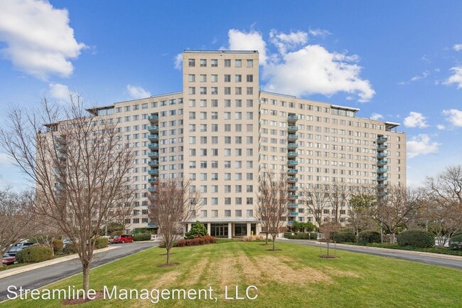 Building Photo - 3 br, 2.5 bath House - 10401 Grosvenor Pl ...