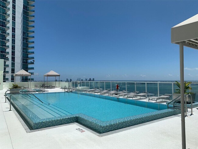 Building Photo - 218 SE 14th St