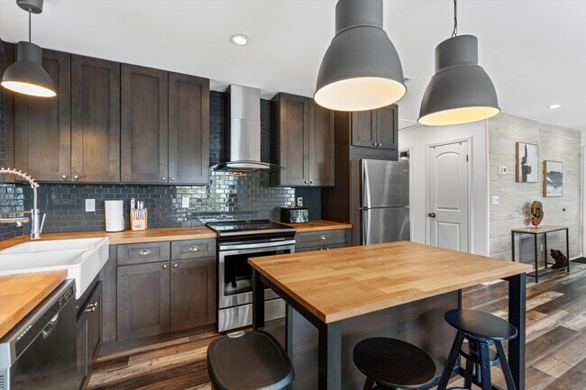 Building Photo - 9 3rd St