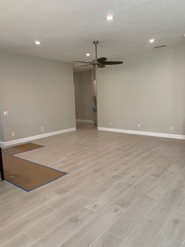 Building Photo - COMING SOON! Fully renovated 3/2/2 House i...