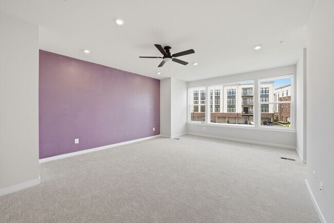 Building Photo - 43732 Transit Sq