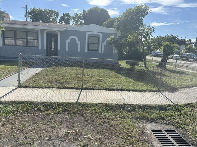Building Photo - 2124 S Beech Rd