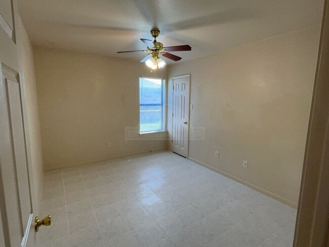 Building Photo - 1204 Nicholas Cir