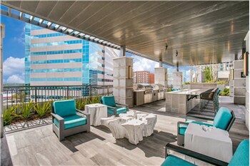 Building Photo - 9758 Katy Fwy