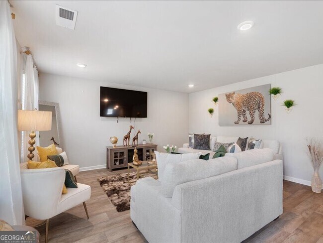 Building Photo - 174 Goodall Woods Dr