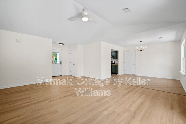 Building Photo - 7 Grandiflora Ln