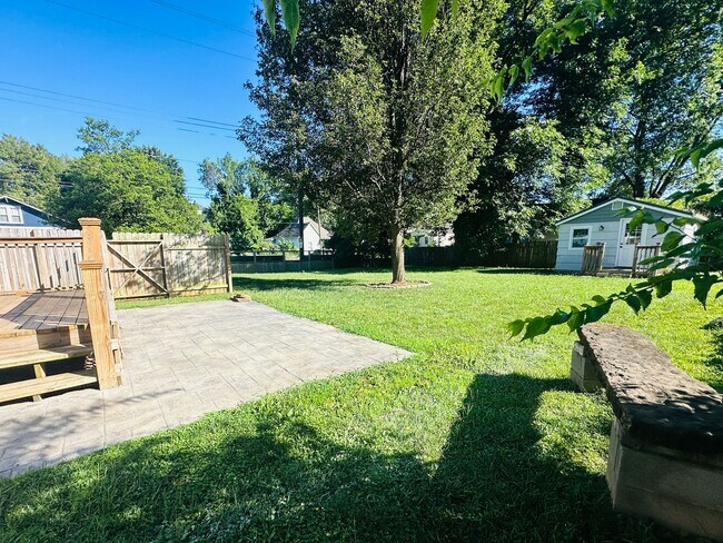 Building Photo - Urban setting w/ incredible fenced in back yard. 3 bed/2bath + detached office building