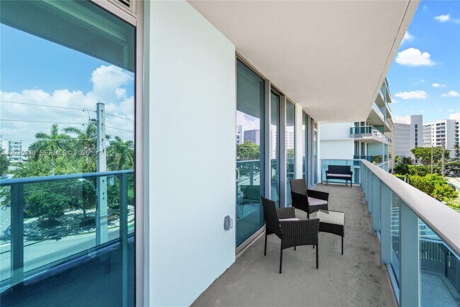 Building Photo - 9221 E Bay Harbor Dr