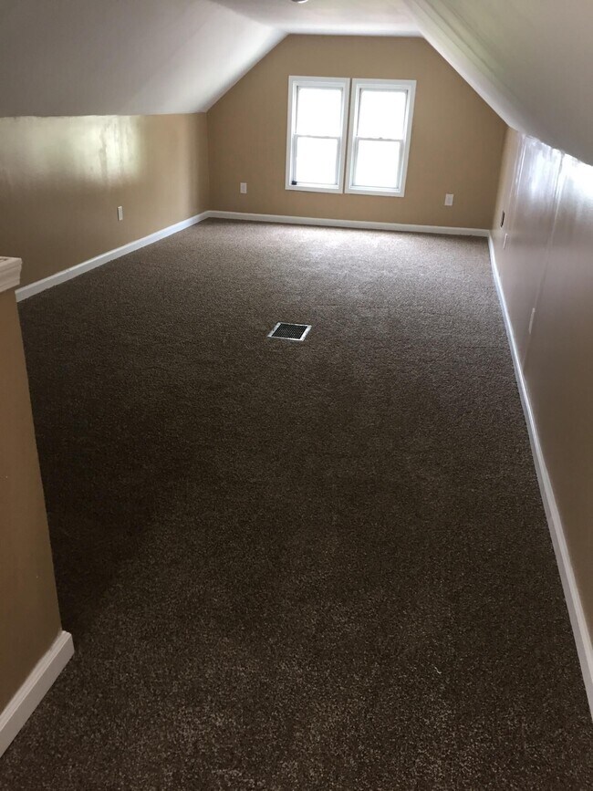 Building Photo - 710 Mahlon St