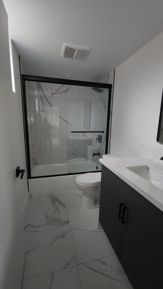 Building Photo - 5729 Klump Ave