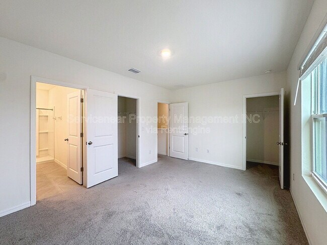 Building Photo - 32988 Major Oak Dr