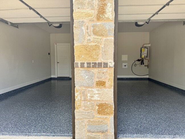 Building Photo - 2928 Hackberry Creek Trail