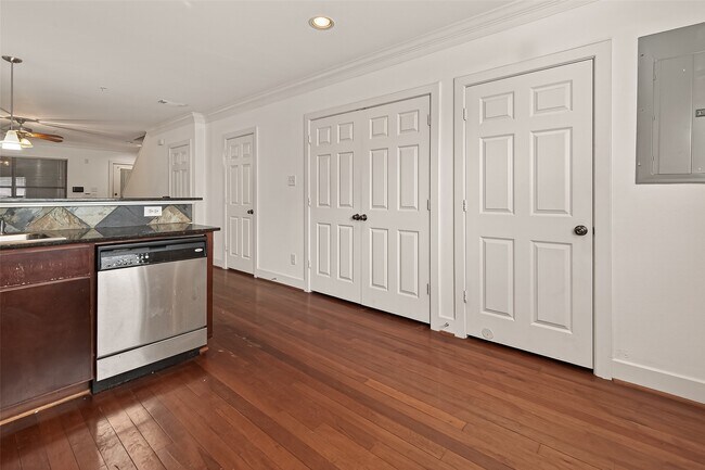 Building Photo - 1342 Rutland St