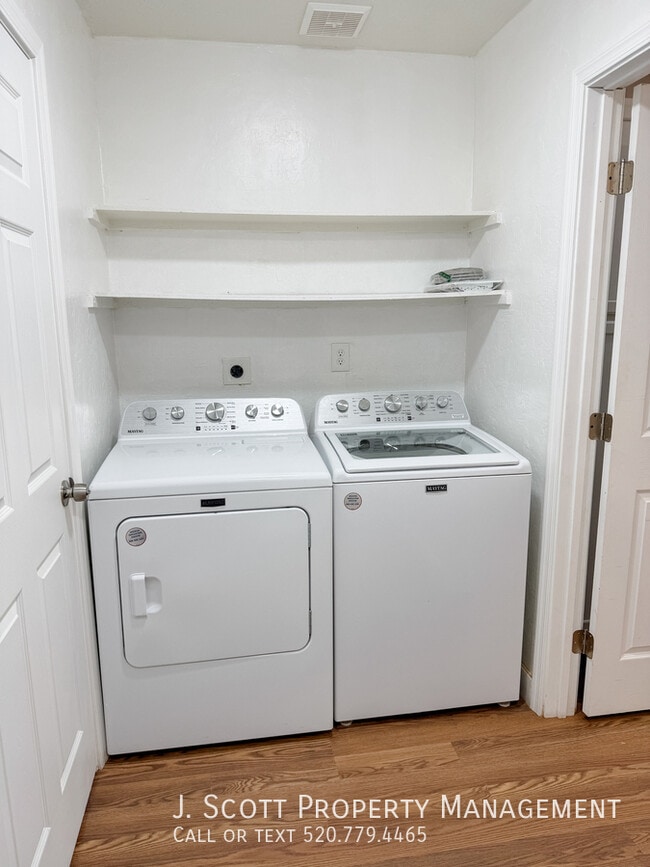 Building Photo - 3621 W Sandra Terrace