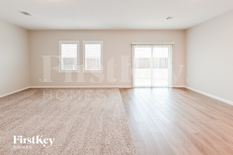 Building Photo - 10080 Pappas Dr