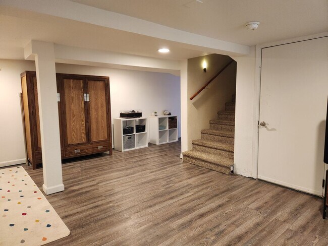 Building Photo - Victorian Style Home Rent Ready!!
