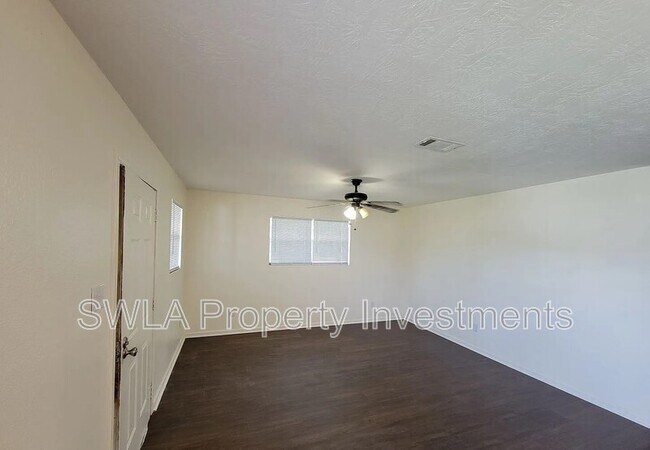 Building Photo - 614 Sally Mae St