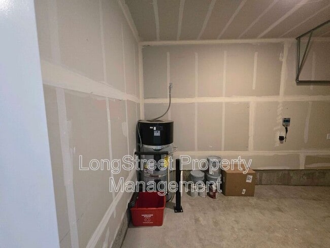 Building Photo - 412 Lost Lake St NE