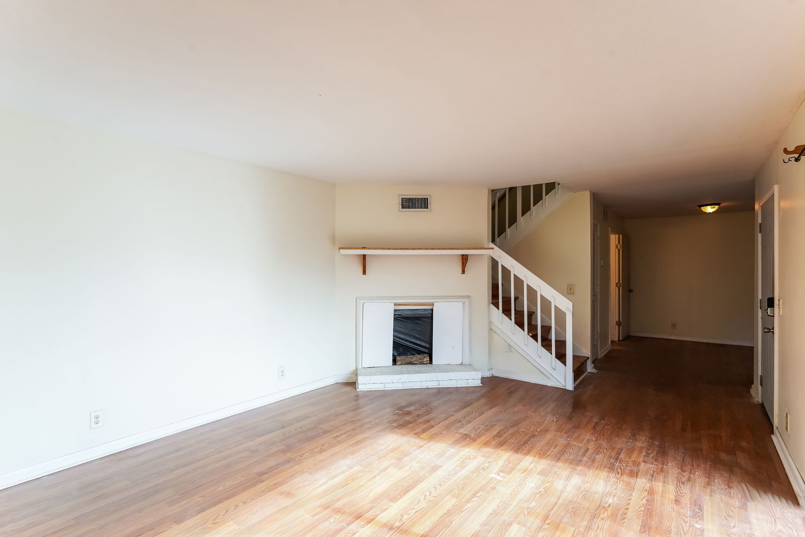 Building Photo - 136 Cedarwood Ln