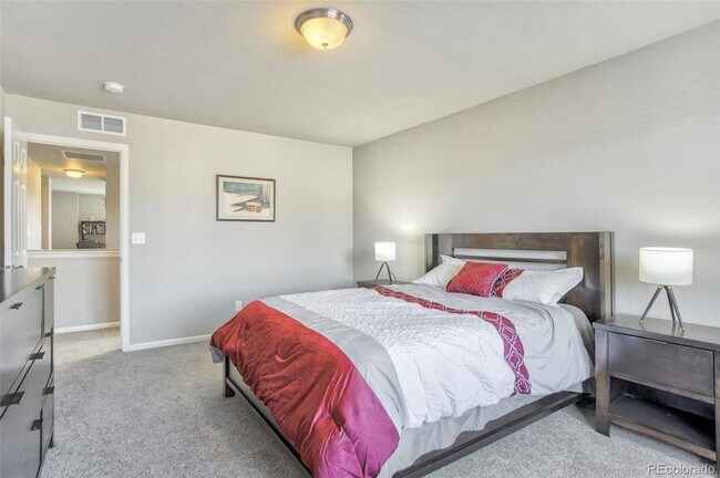 Building Photo - A Gorgeous 3 Bed 3 Bath Home in Desirable ...