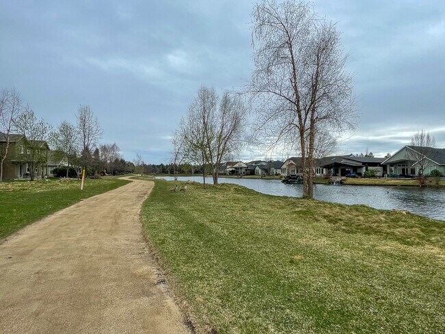 Building Photo - 307 E Grove Creek Ln