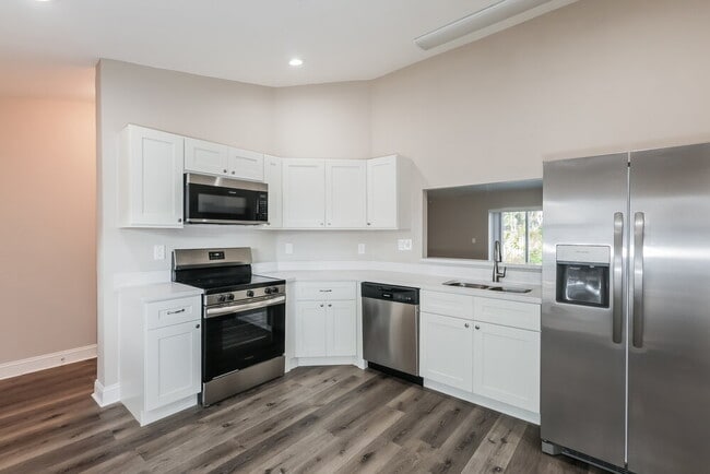 Building Photo - 306 Carriage Crossing Cir