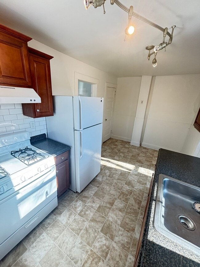 Building Photo - 3 Br 1 Bath Twin Home available in Bethlehem