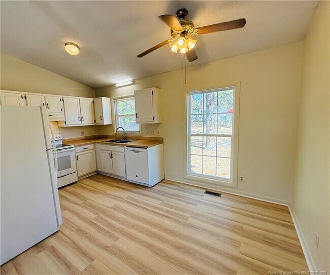 Building Photo - 129 Deerfield Dr