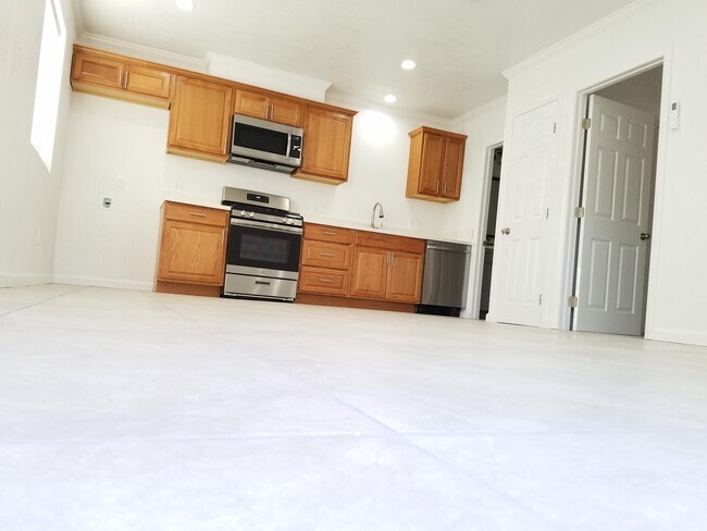 Building Photo - 38232 Meadow Ln