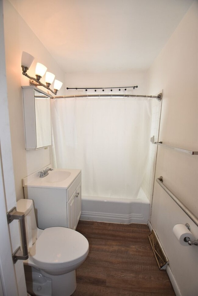 Building Photo - Mishawaka 3 bed 1 1/2 bath by Marion Highs...