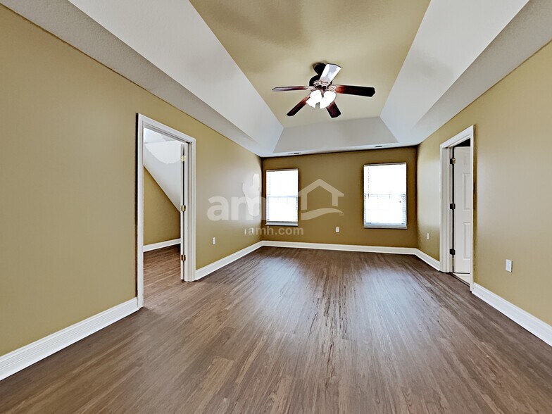 Building Photo - 10904 Parkgate Ln