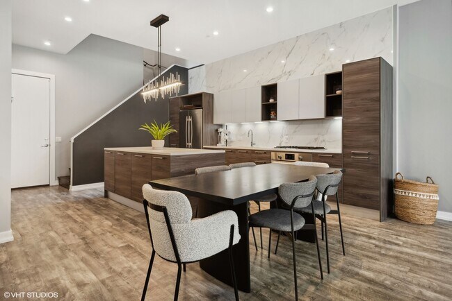 Building Photo - 455 W Hobbie St