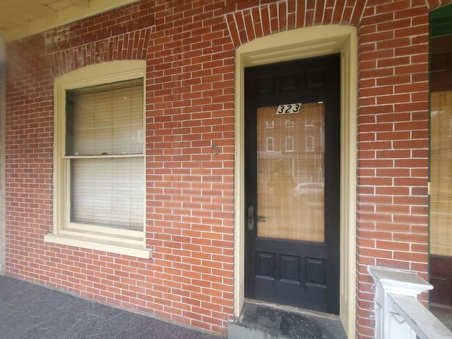 Primary Photo - 323 N Franklin St