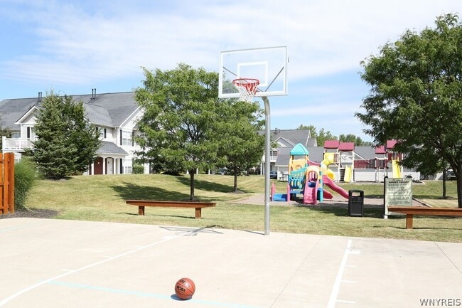 Building Photo - 5 S Autumn St