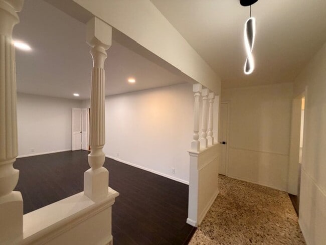 Building Photo - Rollingwood Neighborhood