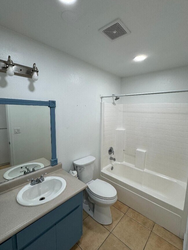 Building Photo - NEWLY RENOVATED ARVIN HOME HAVEN