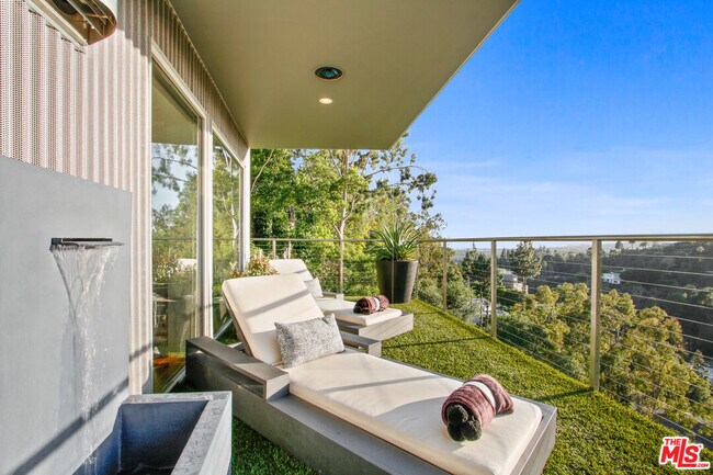 Building Photo - 9416 Beverlycrest Dr