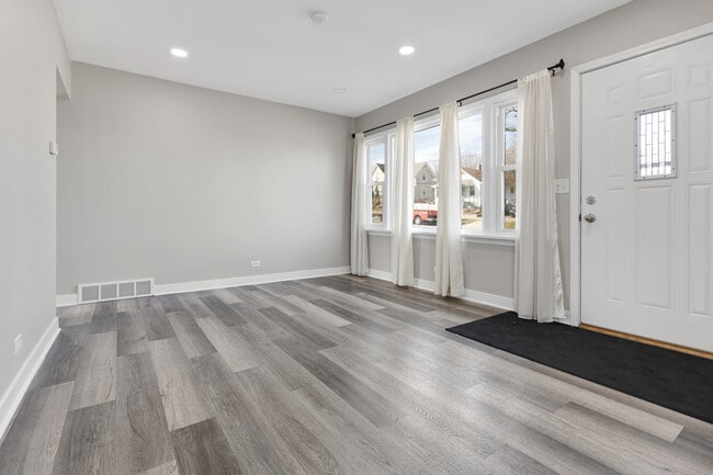 Building Photo - 301 Mill St