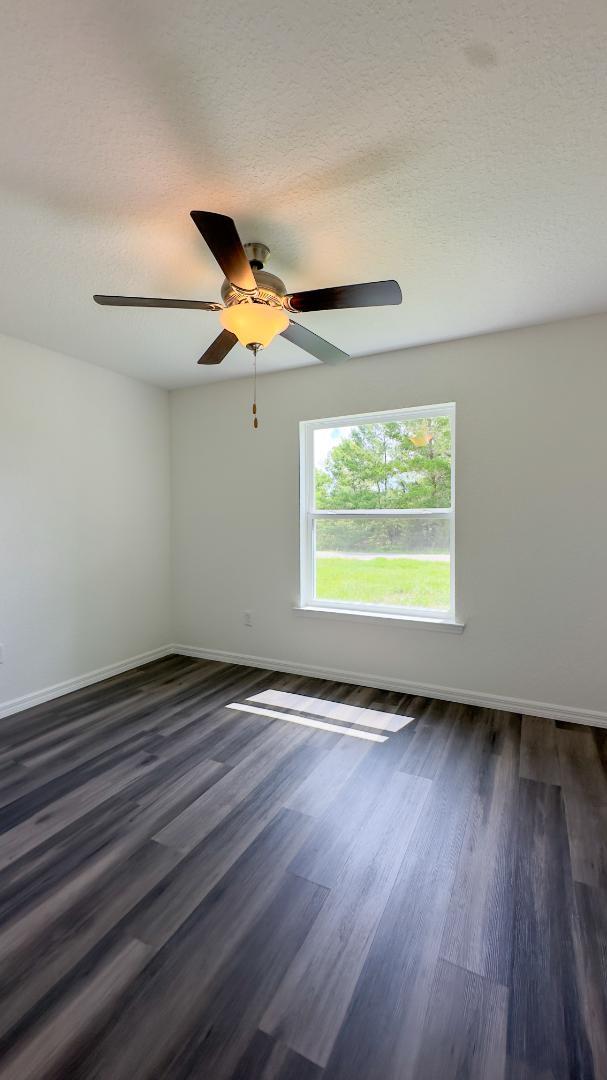 Building Photo - 40 Maple Ln