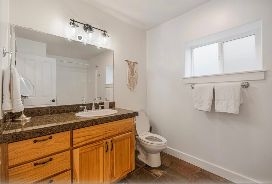 Building Photo - 20881 Top Knot Ln