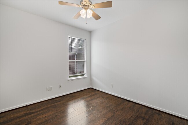 Building Photo - 5425 Jefferson St