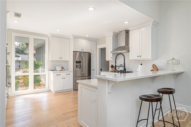 Building Photo - 10 Howley Ln