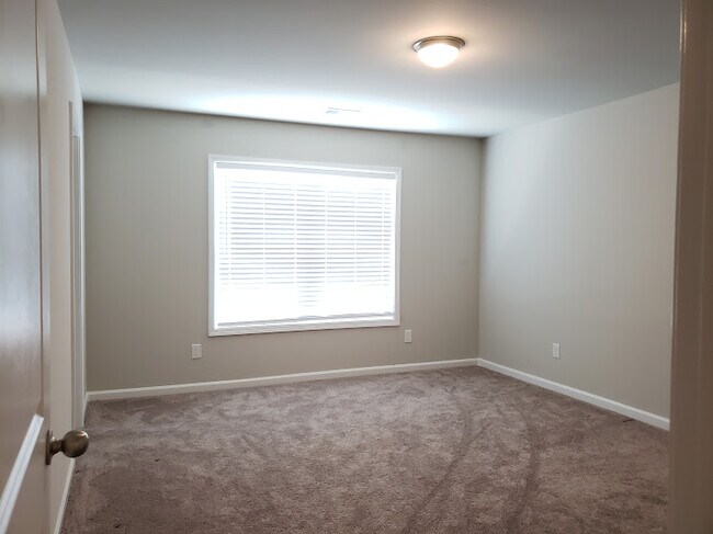 Building Photo - 138 Millers Ln