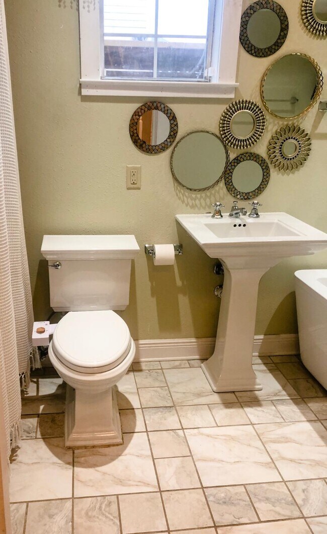 Downstairs Bathroom and Laundry - 2113 Toledano St