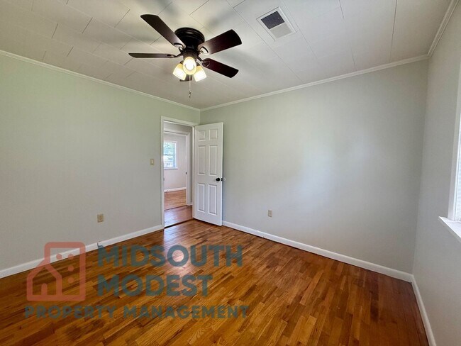 Building Photo - Welcome to this 3 Bedroom/1 Bathroom Home in Paragould AR - $1,200/month